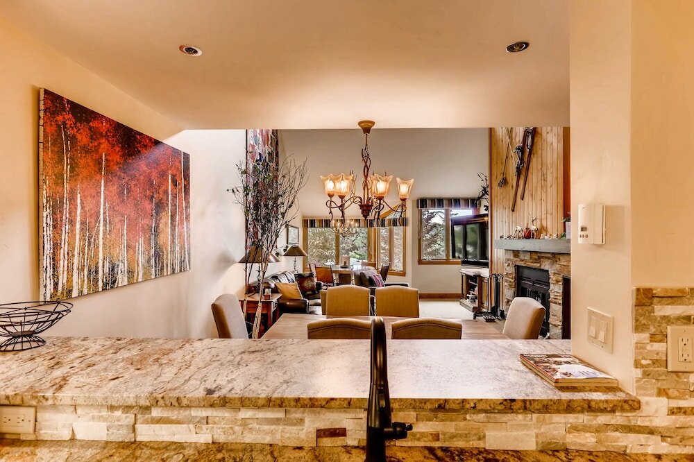 Фото Kiva Lodge by East West Hospitality