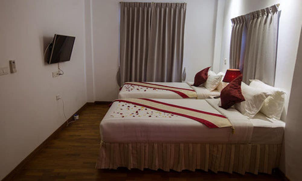 Фото Wh Hotel Thanlyin