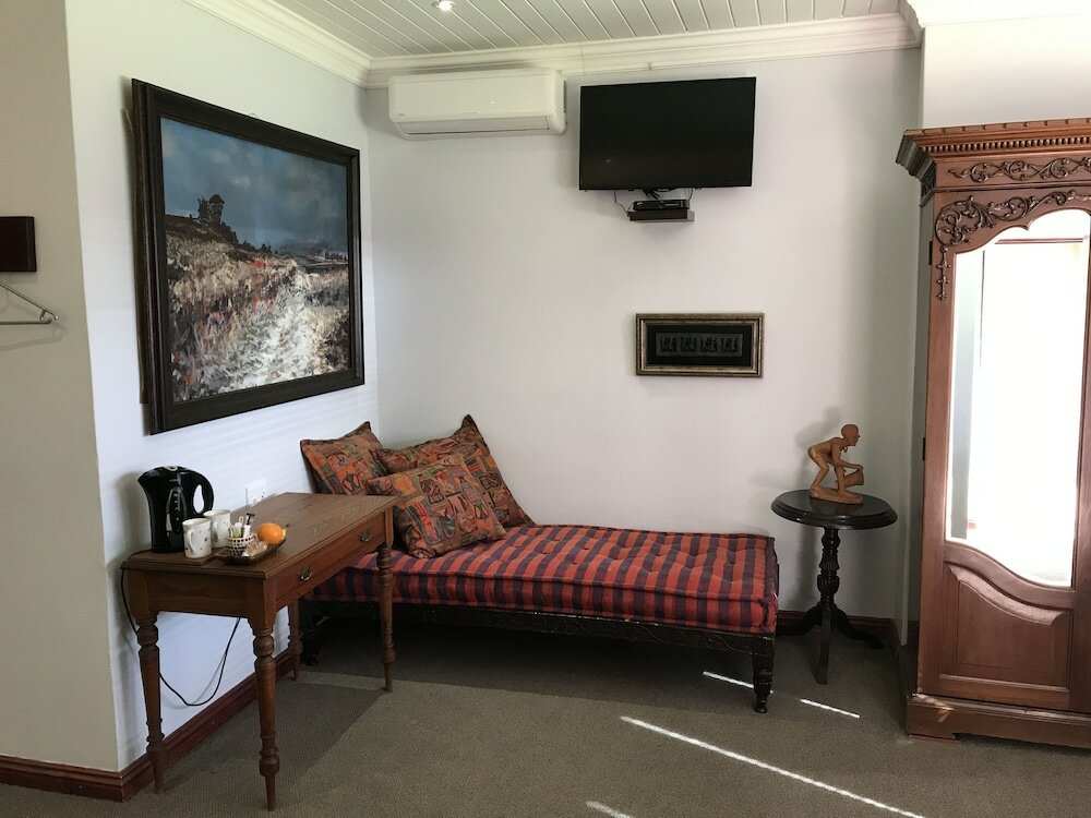 Фото The Crown Guesthouse