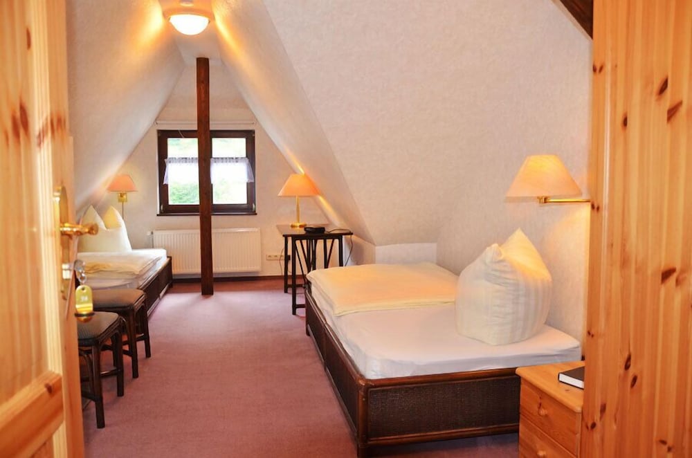 Фото Hotel Restaurant Zur Hallenburg