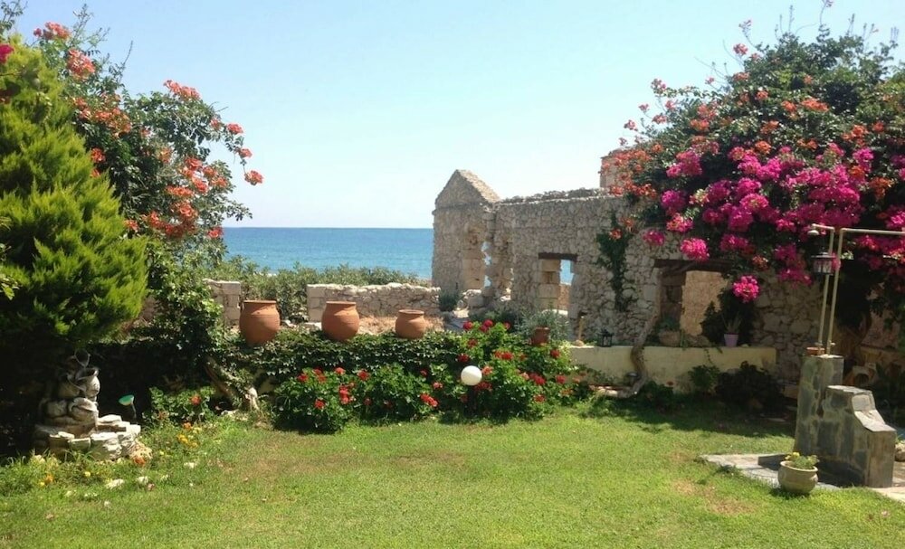 Фото Asterias Studios Apartments