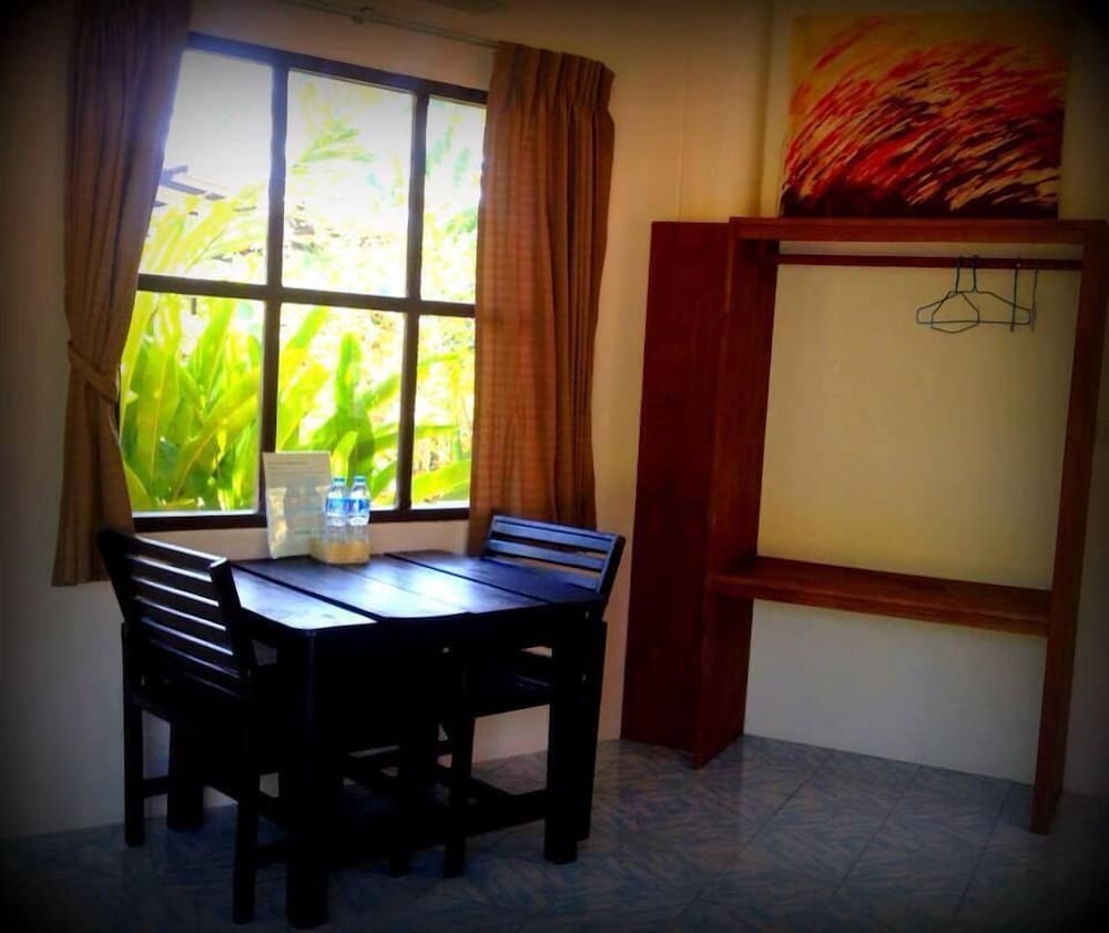 Фото Monkey Dive Yolo Bungalow