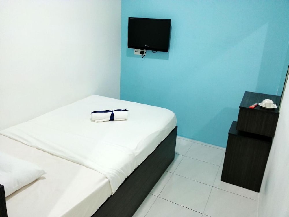 Фото Hotel CheckedInn