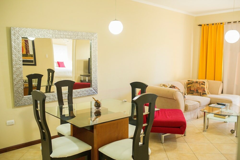 Фото Gold Coast Luxurious and Stylish Condo