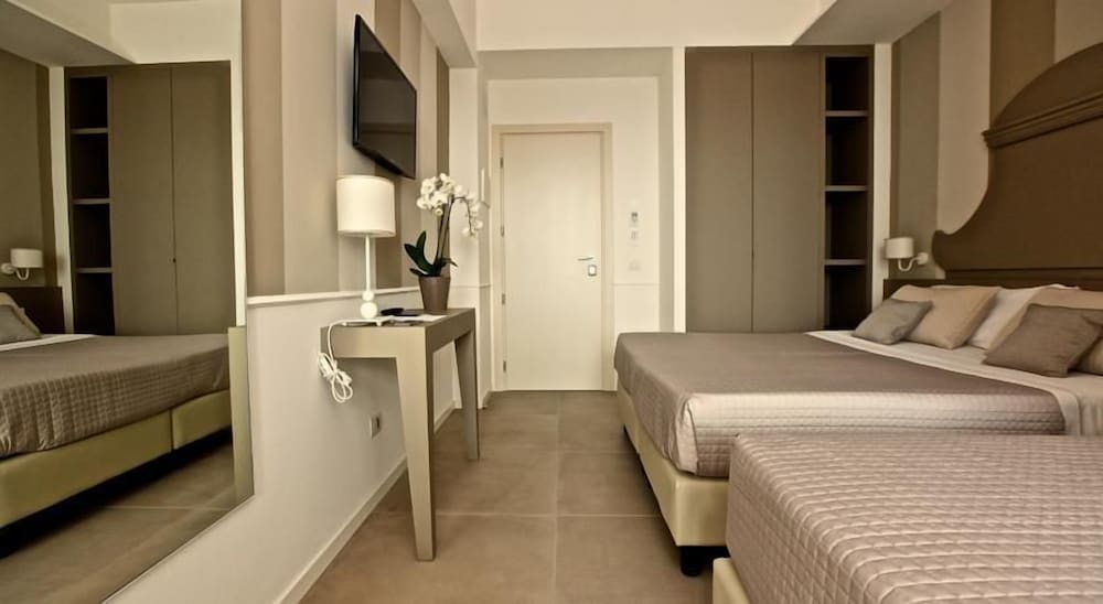 Фото Hotel Ambassador