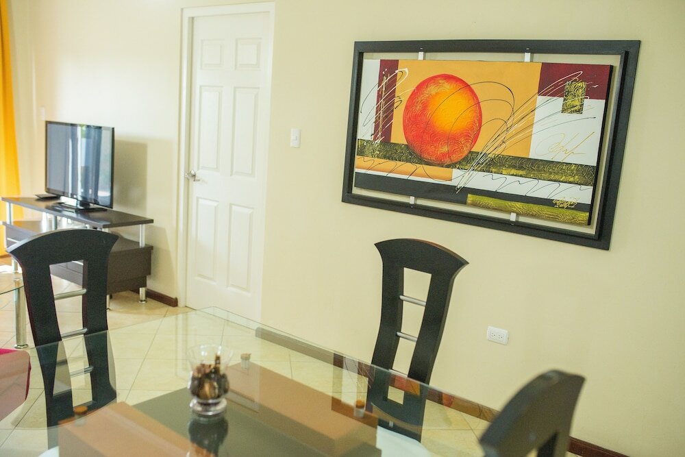 Фото Gold Coast Luxurious and Stylish Condo