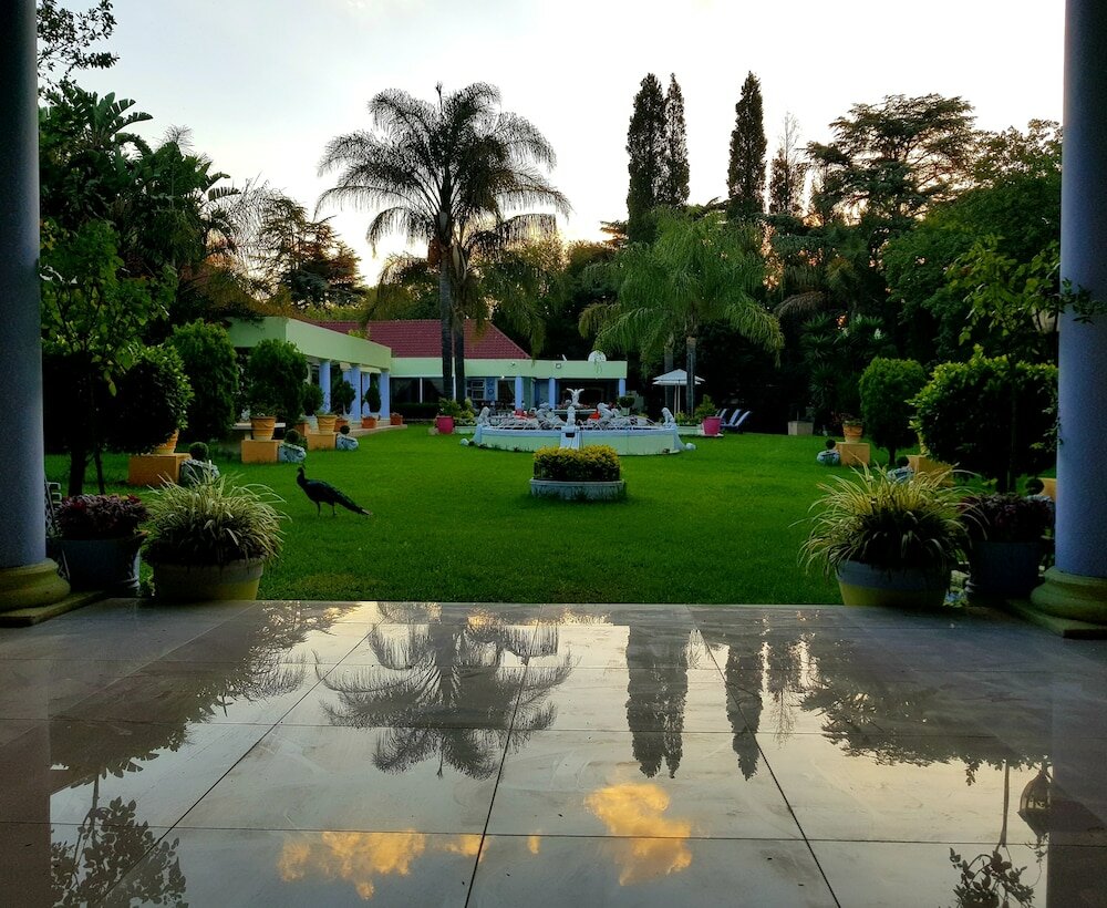 Фото отеля 2