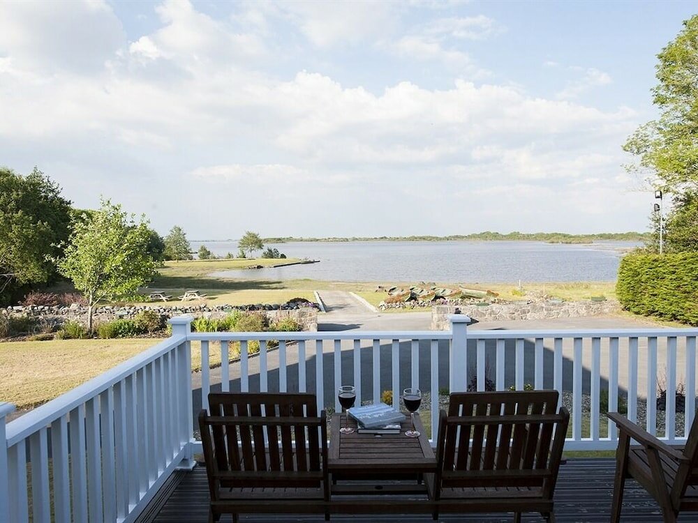 Фото The Waterfront House Country Home