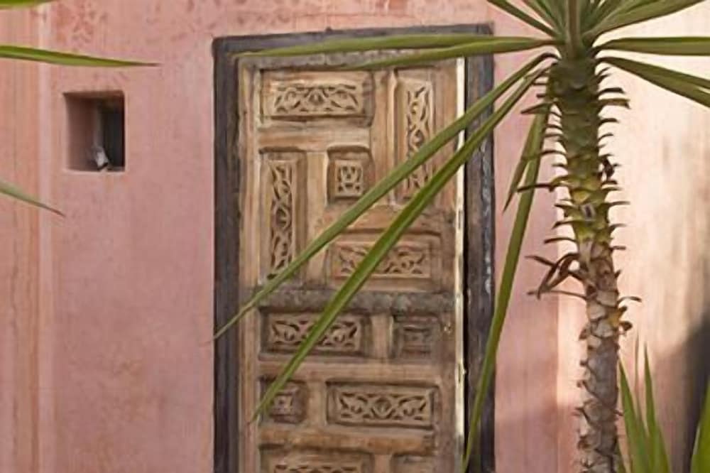 Фото Riad Assala