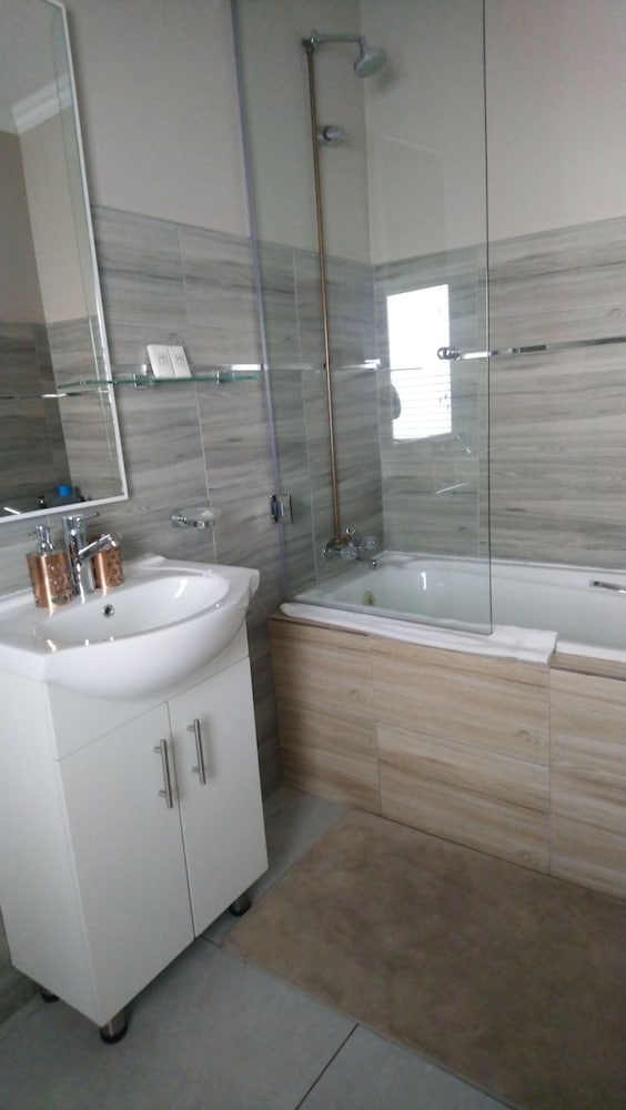 Фото Bed and Breakfast on Melrose