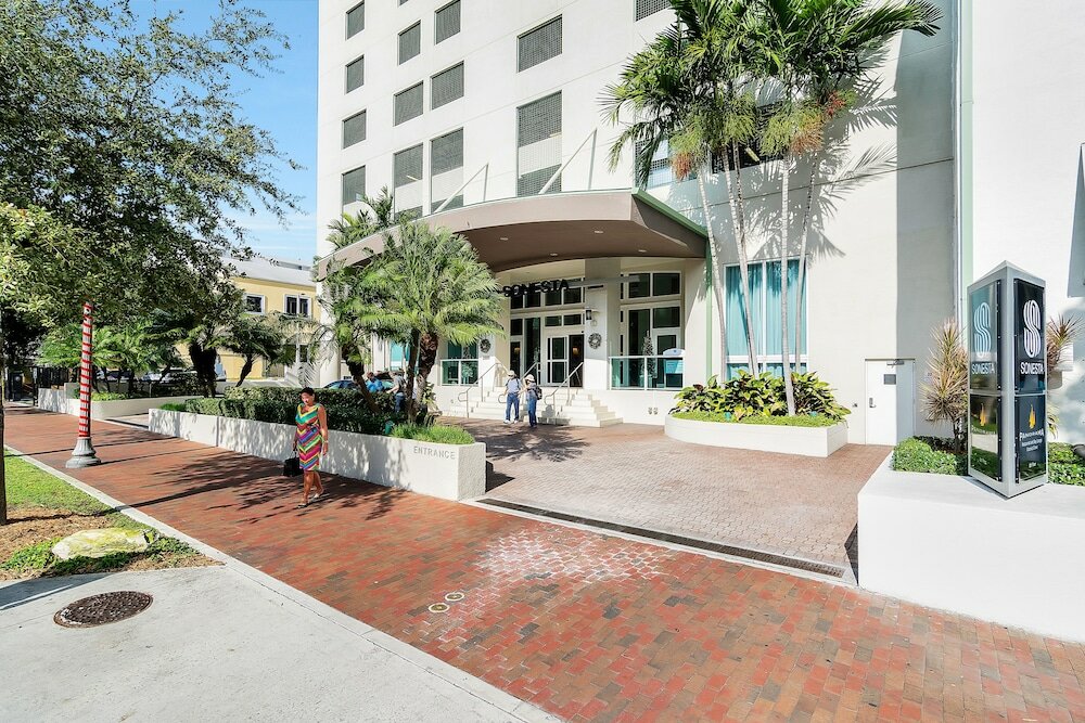 Фото Private Residences at Hotel Arya by SoFLA Vacations