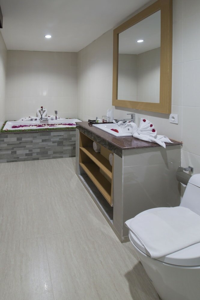 Фото Grand Puri Saron Yogyakarta