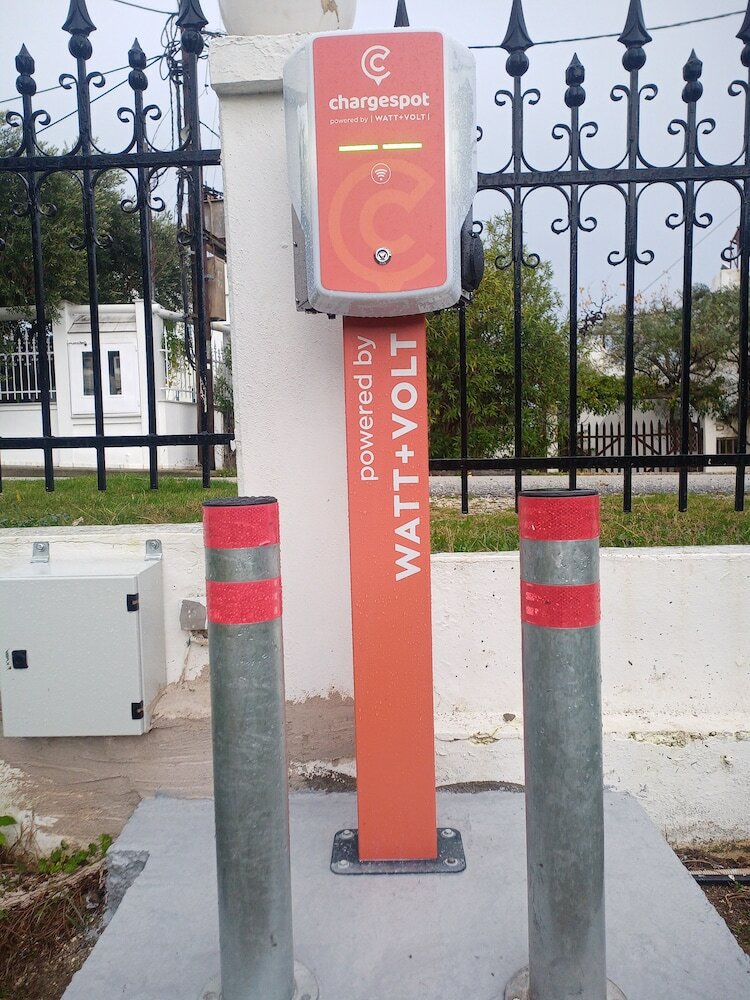 Фото Salonikiou Beach Deluxe Apartments