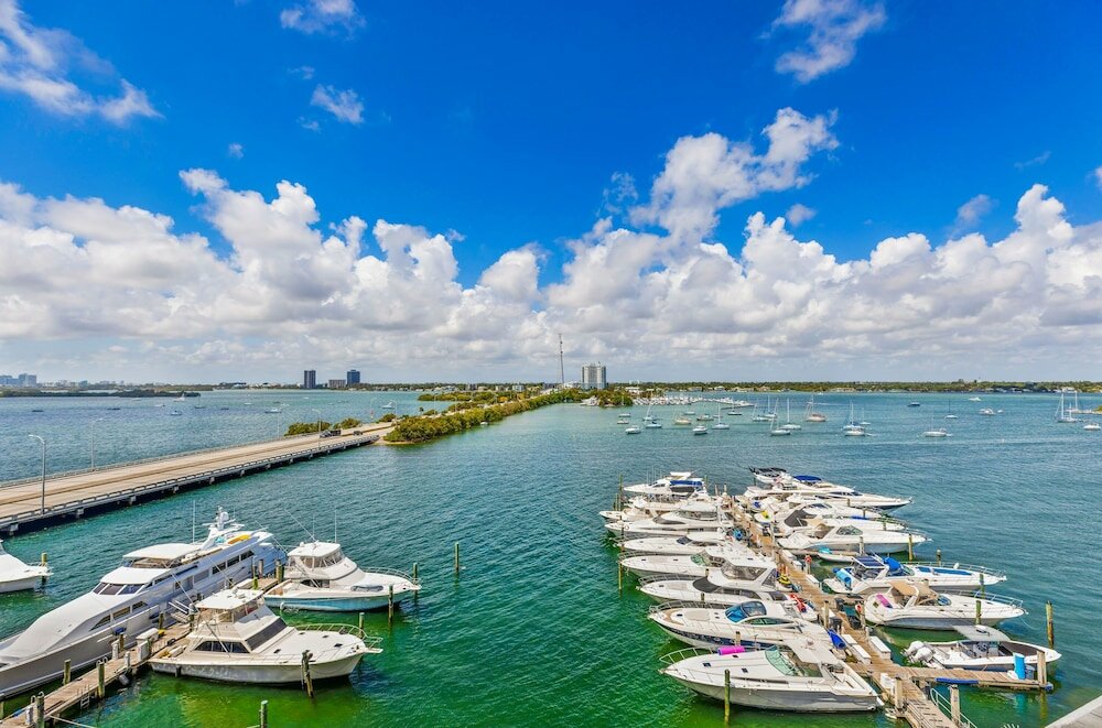 Фото Waterfront condo Studio - Free Parking