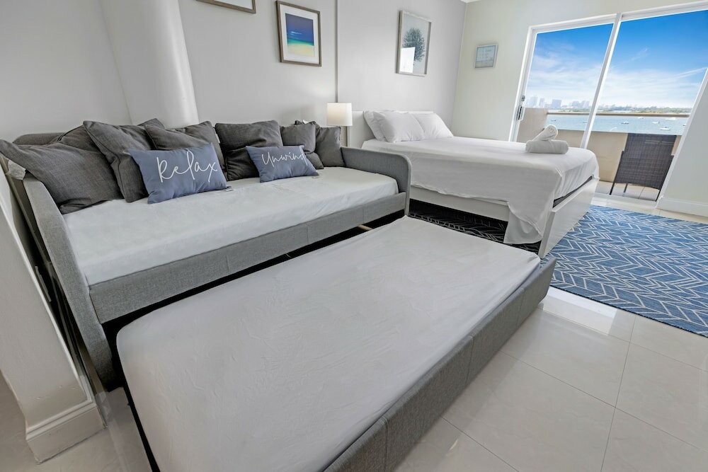 Фото Waterfront condo Studio - Free Parking