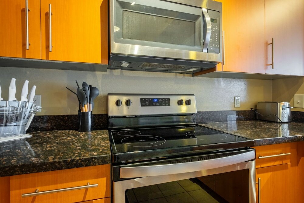 Фото Executive Suite With Pool & Gym