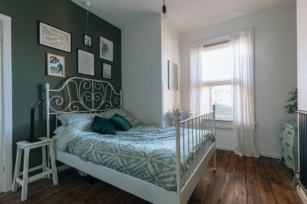 Фото Cosy & Charming 3 Bedroom Terraced Home, Bath!