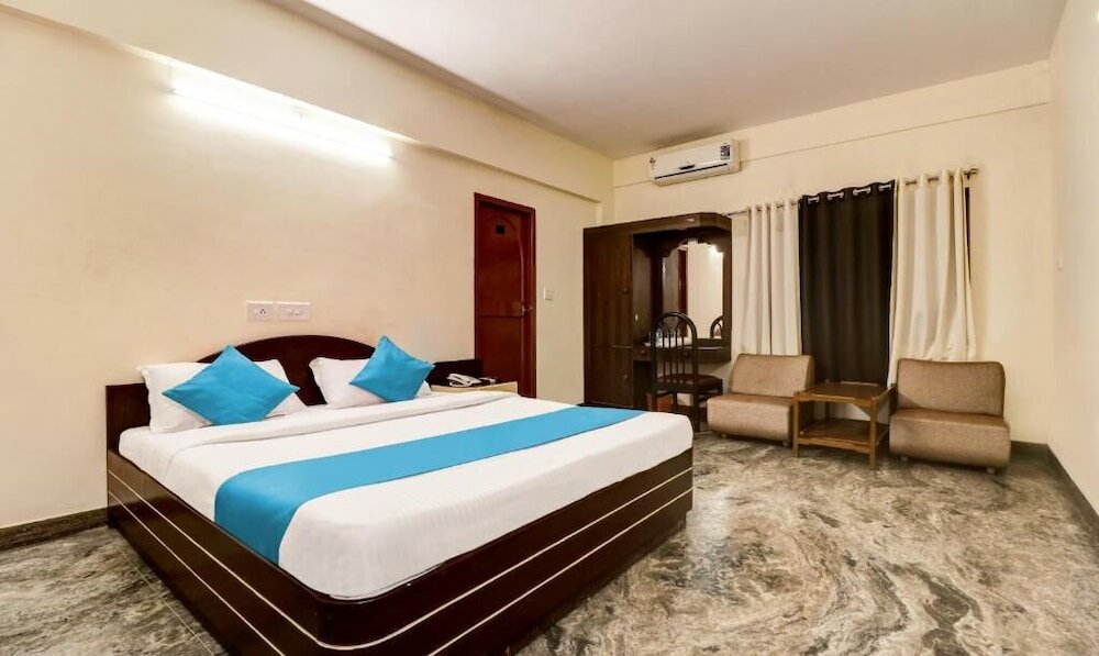 Фото Hotel Rvees Regency