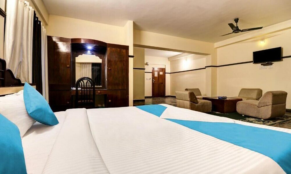 Фото Hotel Rvees Regency