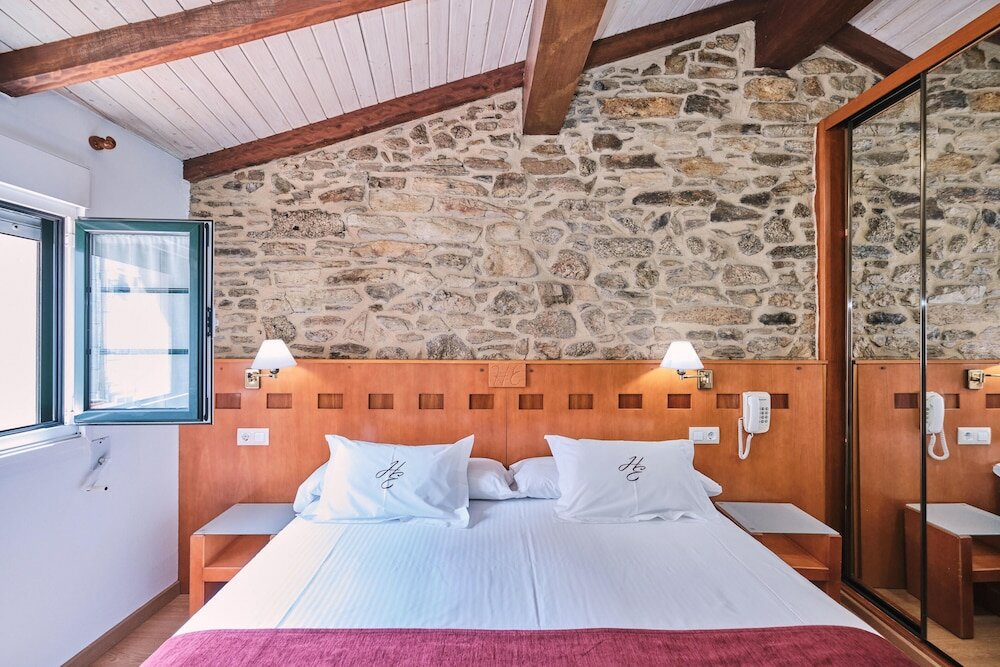 Фото Hotel Entrecercas