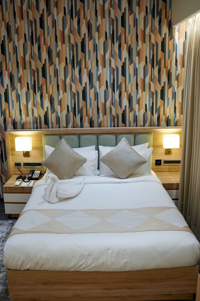 Фото M2 Square by Monday Premium