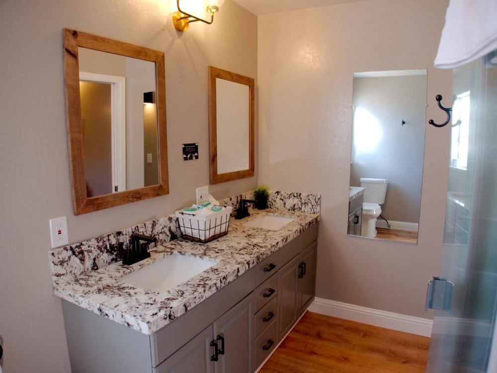 Фото The Inn at Boatworks