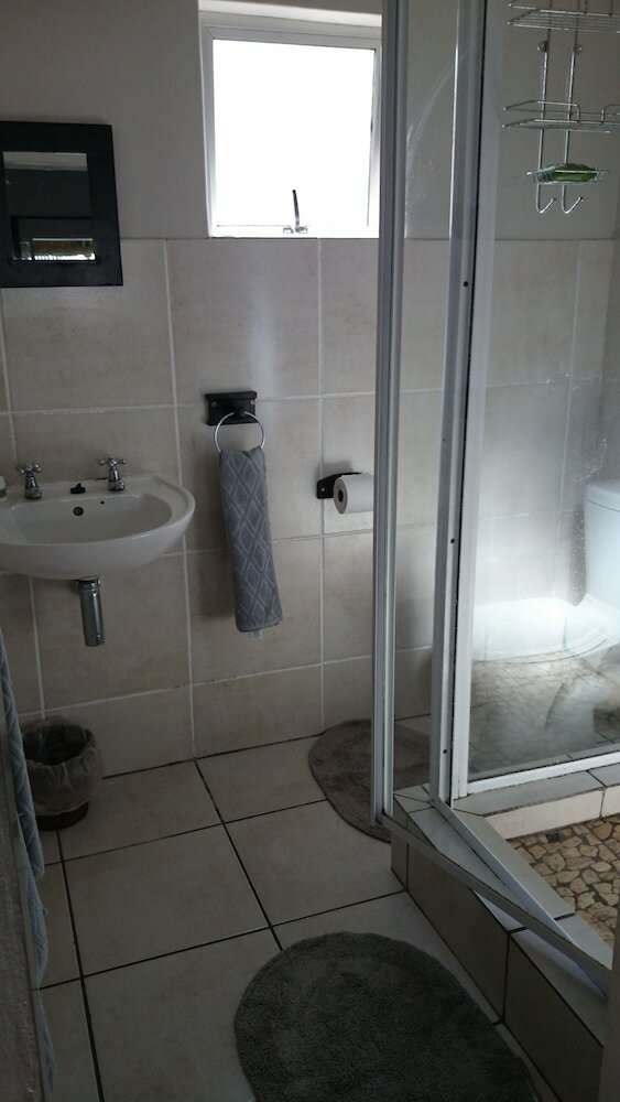 Фото At Eezzze Riversway Self Catering