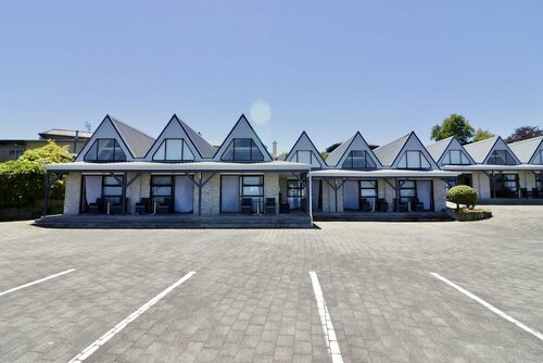 Гостиница Gables Lakefront Motel в Таупо