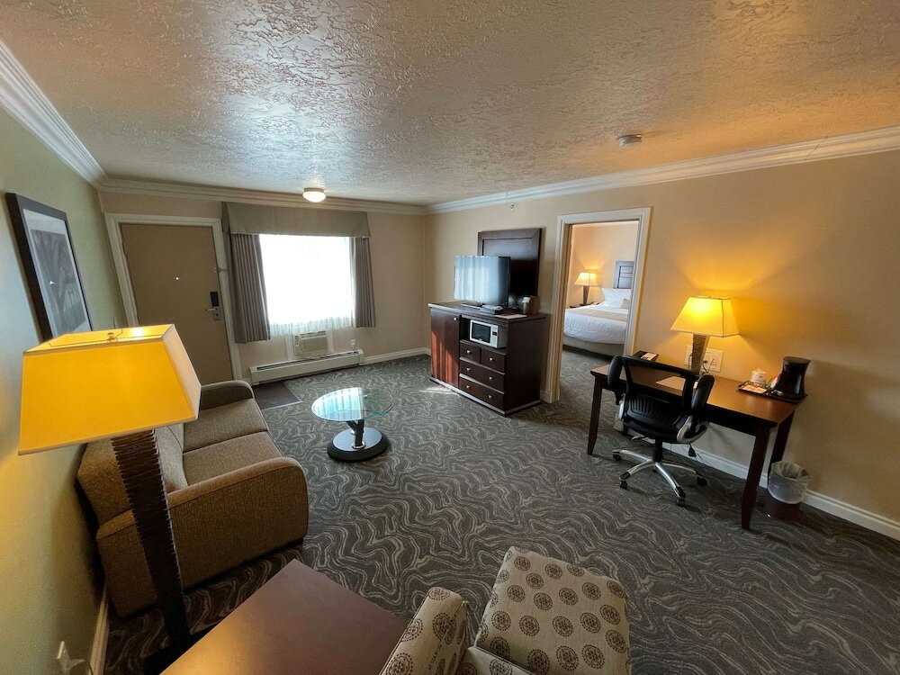 Фото Best Western Plus Mirage Hotel & Resort