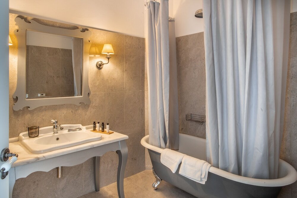 Фото Micra Anglia Boutique Hotel & SPA
