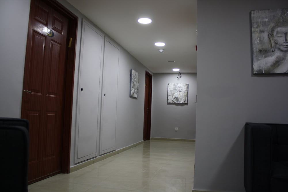 Фото Rich Royal Suites