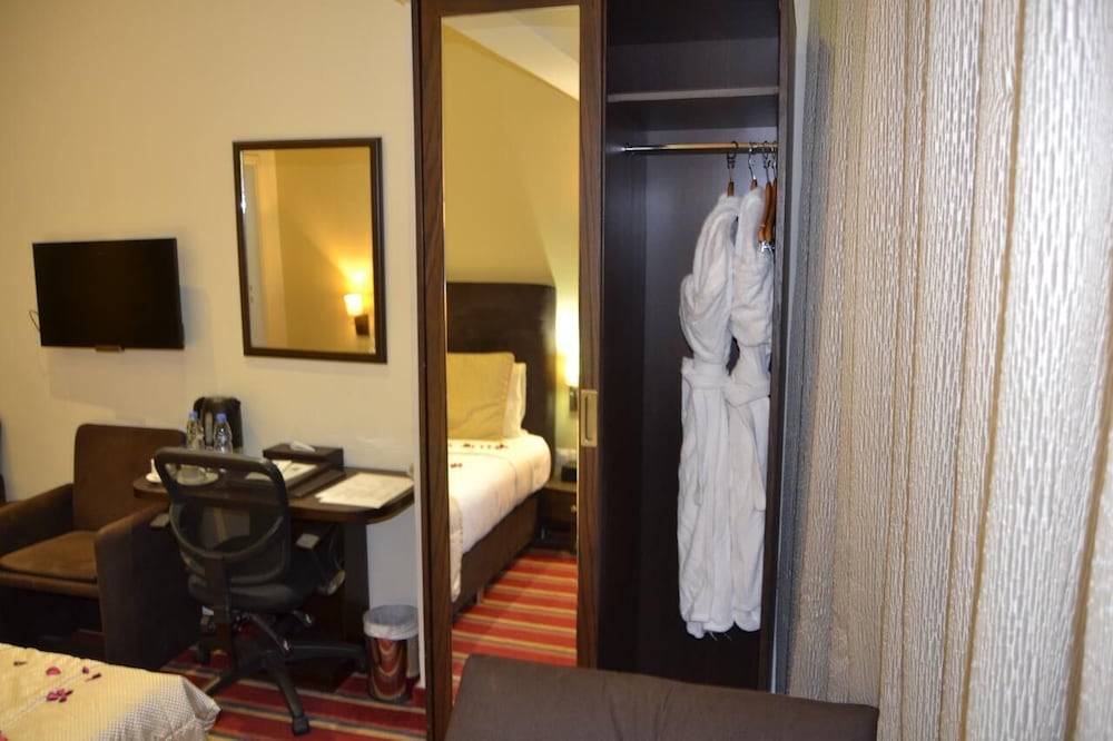 Фото The J Hotel & SPA