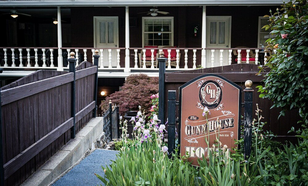 Фото Gunn House Hotel
