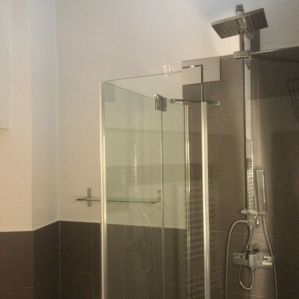 Фото Diezmadrid Hostal