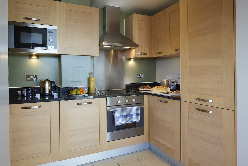 Фото Marlin Aldgate Tower Bridge