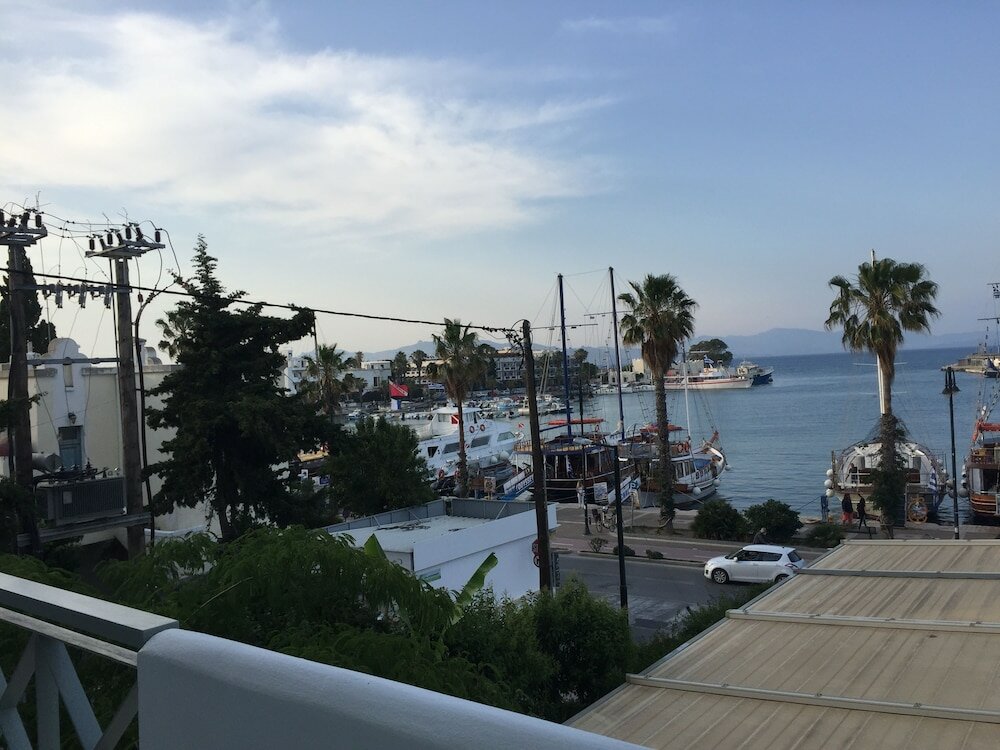 Фото Jasmine Hotel Apartments