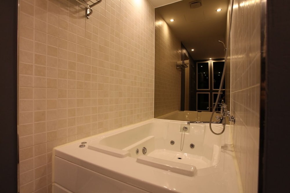 Фото S-Petite Hotel