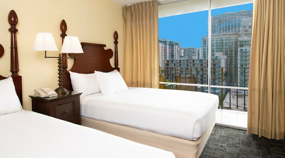 Фото Ohia Waikiki Studio Suites