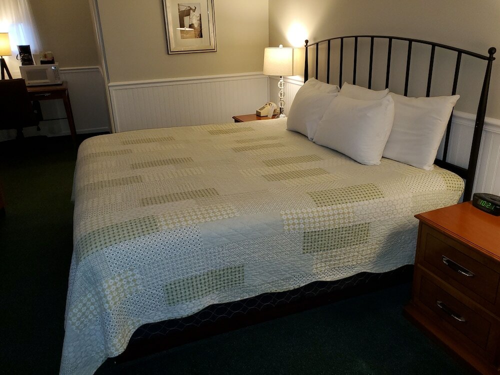 Фото Cedar Crest Inn