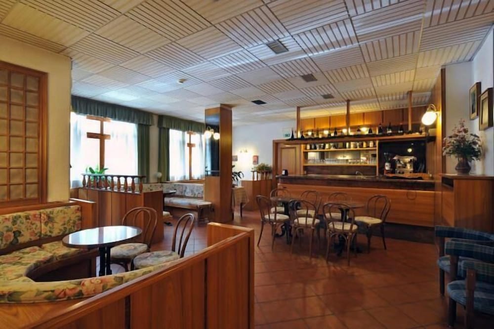 Фото Hotel Beau Sejour