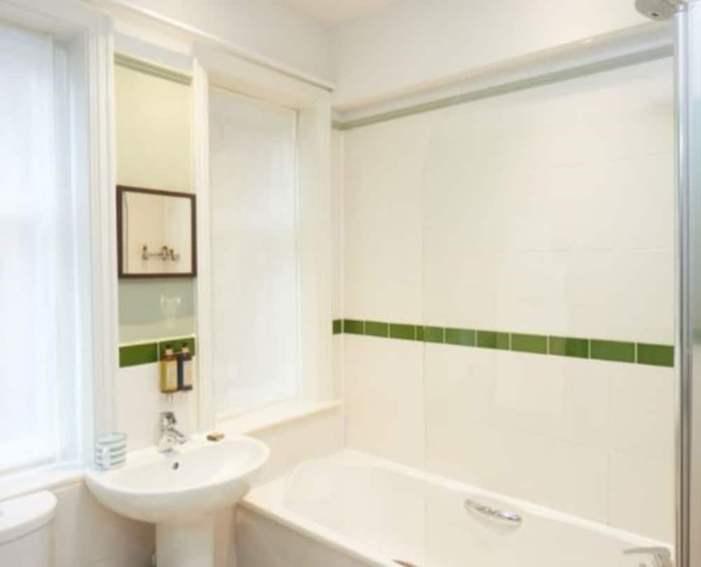 Фото The Embankment