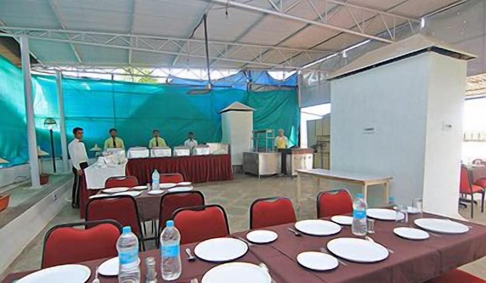 Фото Hotel The Metropole