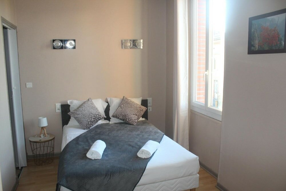 Фото Hôtel Le Rochegude