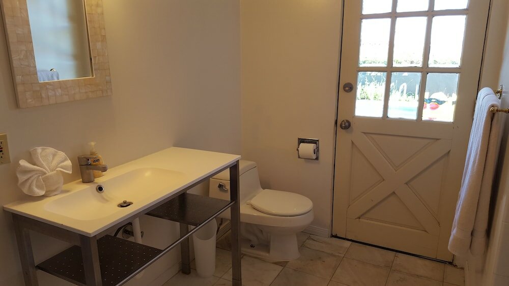 Фото 4 Bedroom Celebrity House with Pool & City View