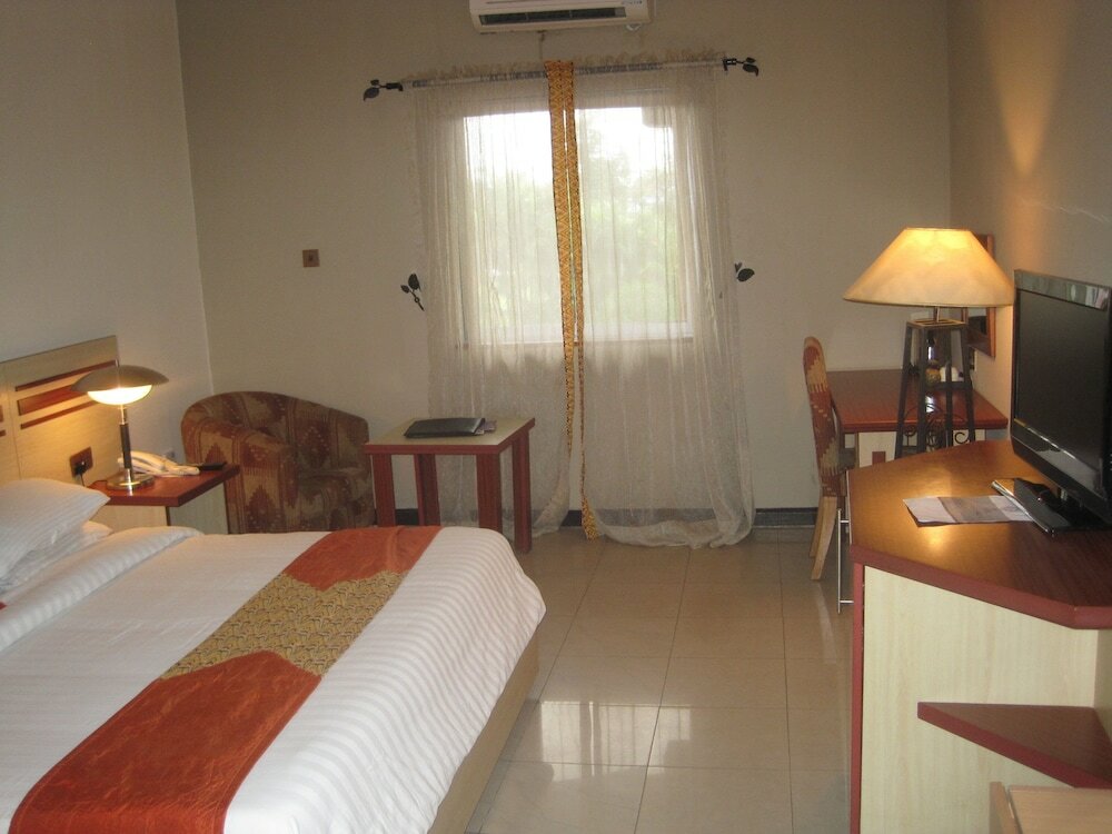 Фото Axari Hotel & Suites