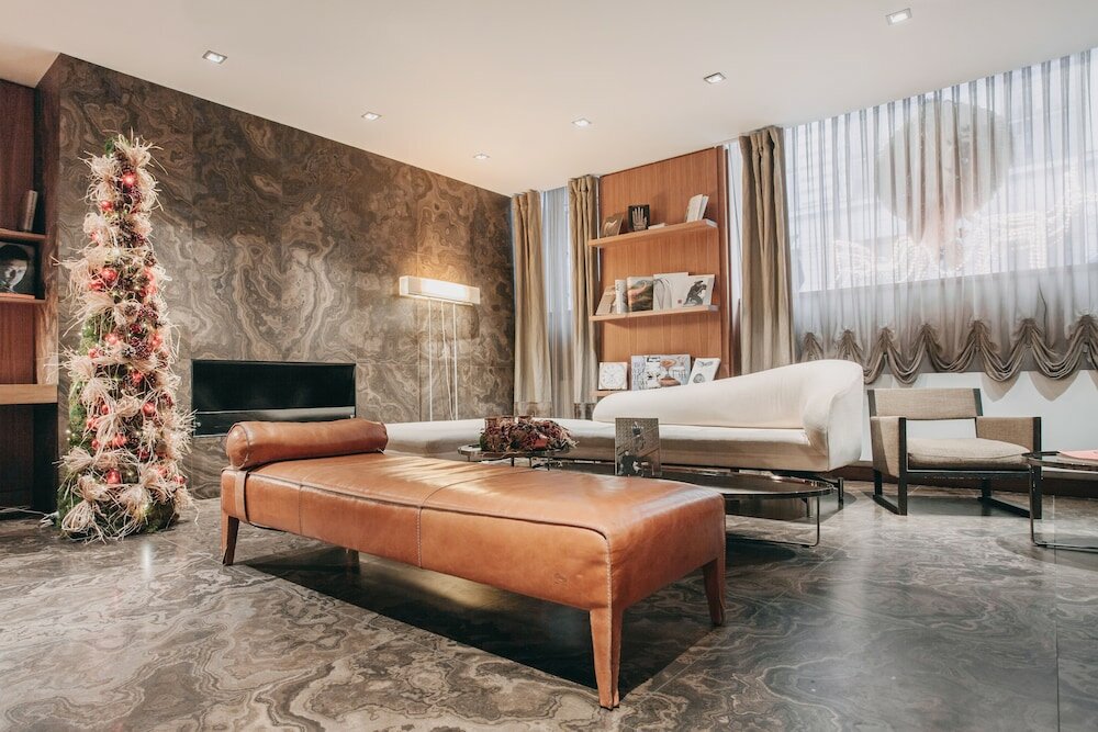 Фото The Emblem Hotel