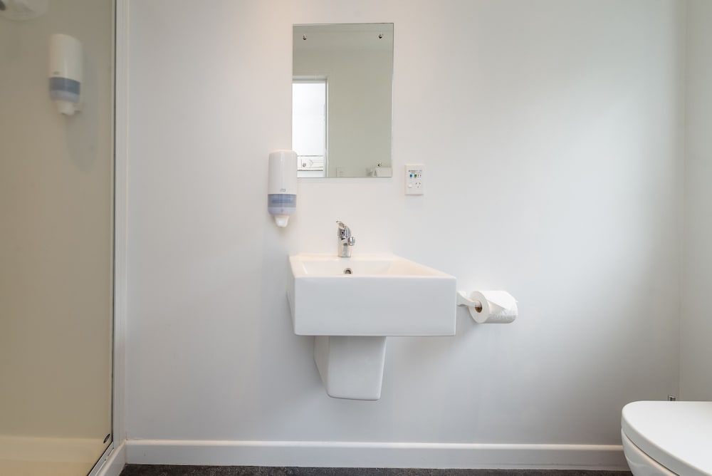 Фото Lakeside City Apartments