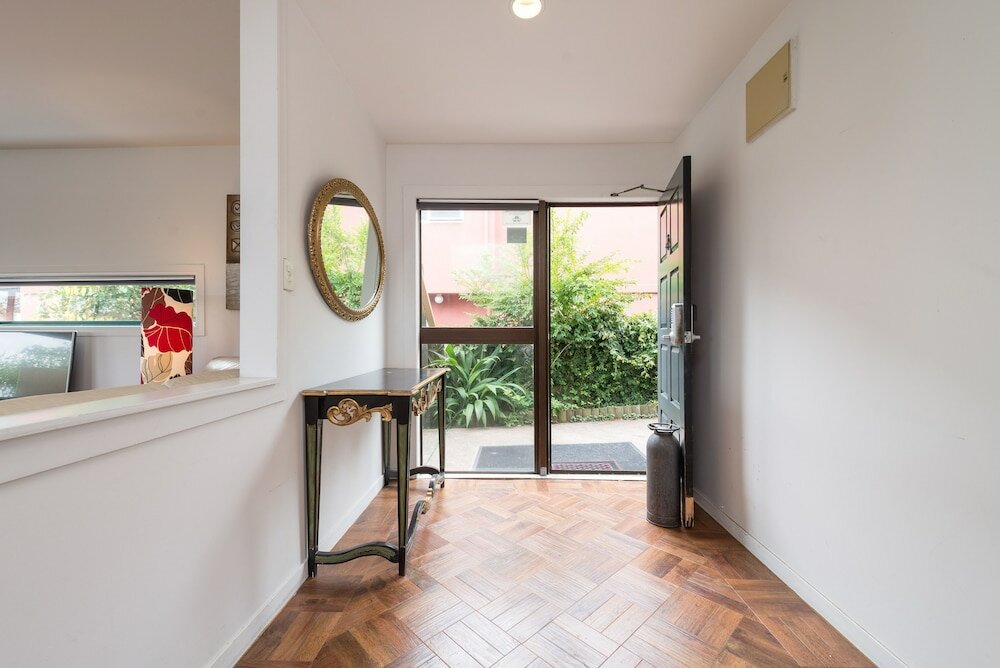 Фото Lakeside City Apartments