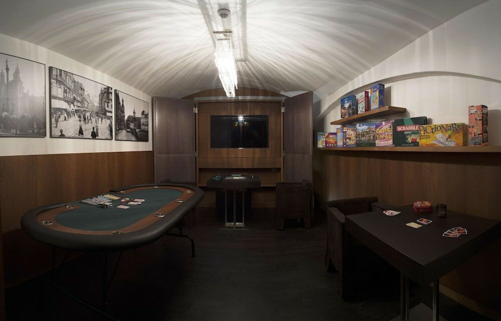 Фото The Emblem Hotel