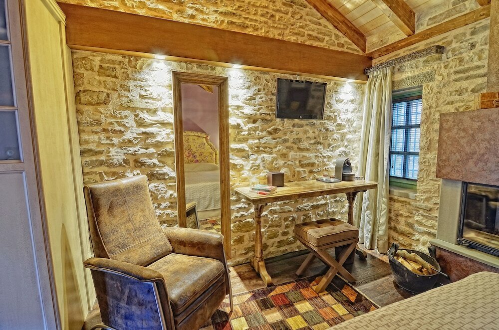 Фото Aithrio Guesthouse